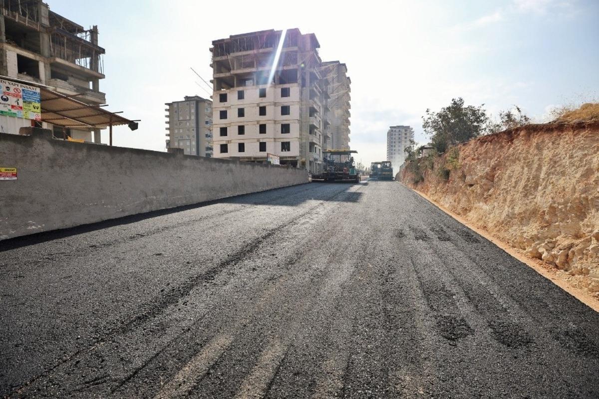 Şehitkamil&rsquo;den 3 mahallede eş zamanlı asfalt &ccedil;alışması