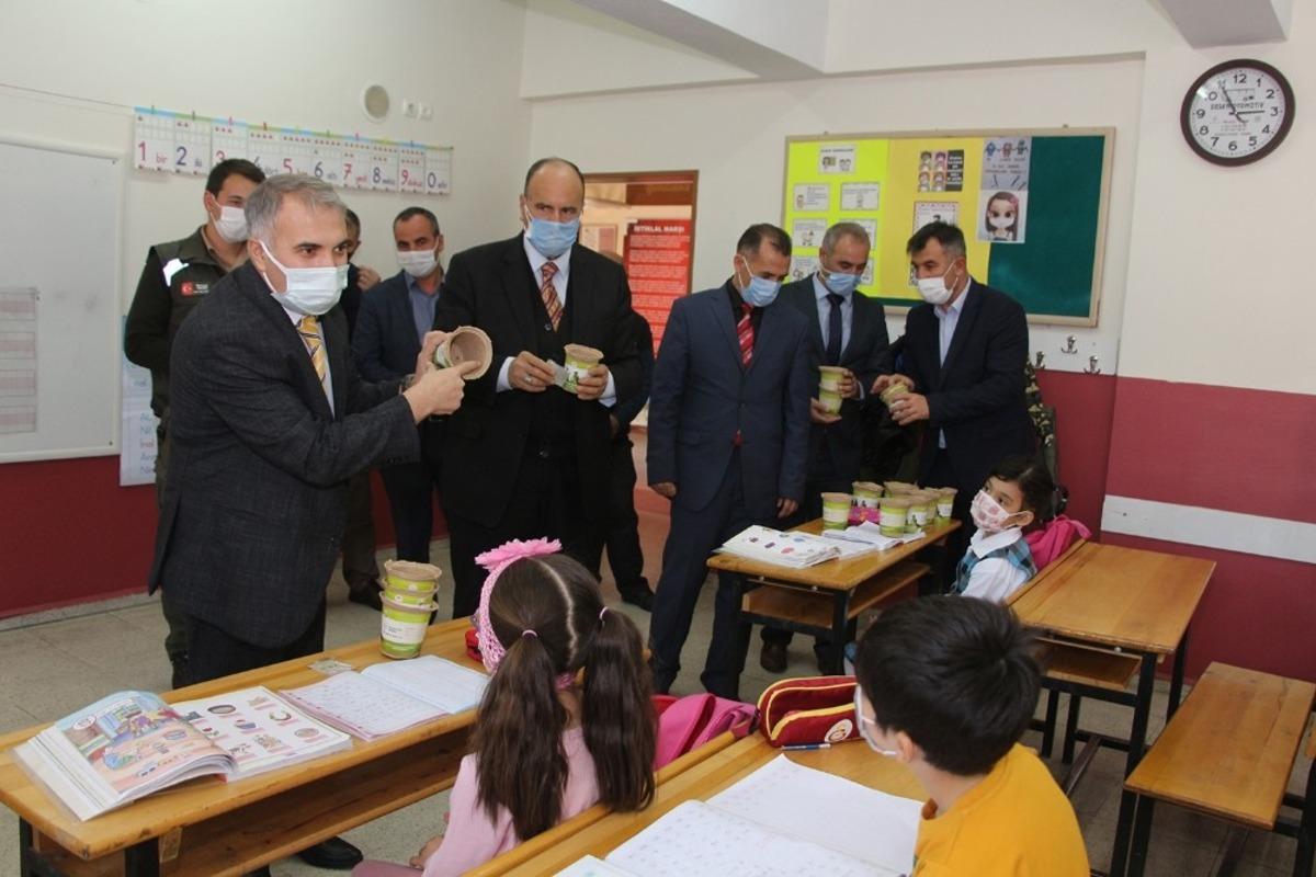 Kula&rsquo;da 4 bin 500 &ouml;ğrencinin tohumu fidana d&ouml;n&uuml;şecek