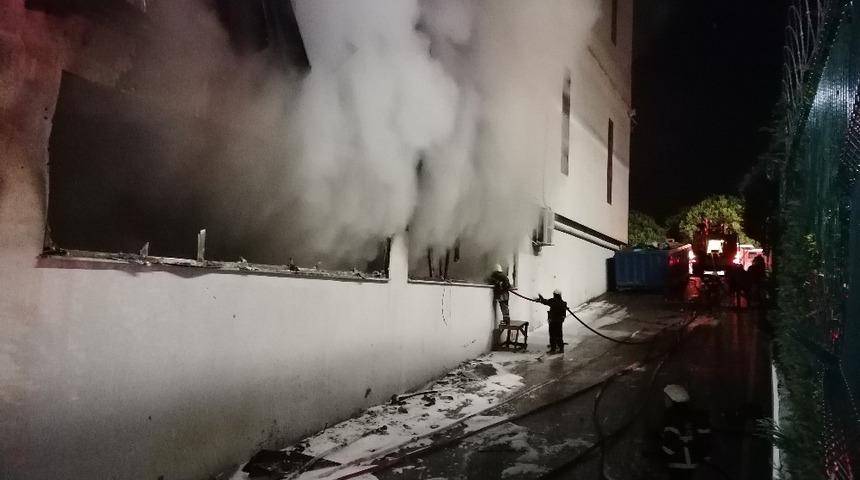 Kocaeli&rsquo;de silah fabrikasında yangın! &Ccedil;ok sayıda ekip b&ouml;lgeye sevk edildi