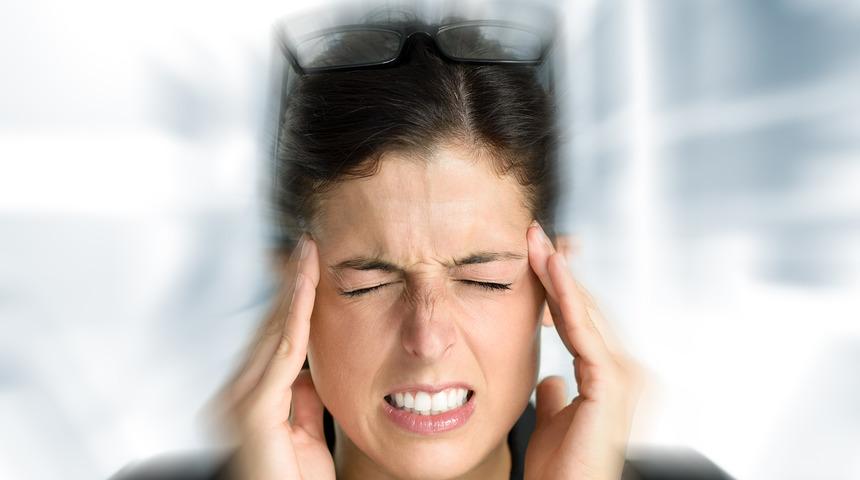 Genellikle kadınlarda daha yaygın görülüyor! Uzmanından migren atakları hakkında önemli açıklamalar