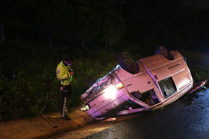 İstanbul'da minibüs devrildi: 2 yaralı G3
