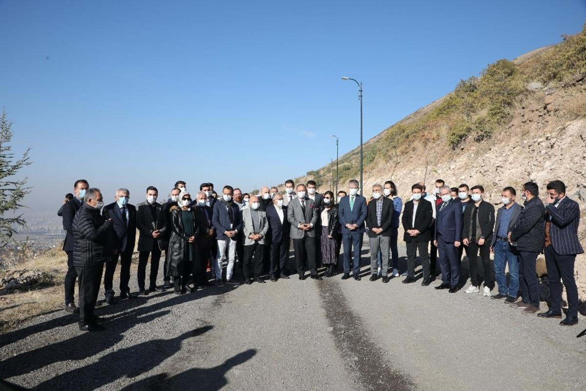 AK Parti teşkilatı Ali Dağı&rsquo;nda ağa&ccedil; dikti