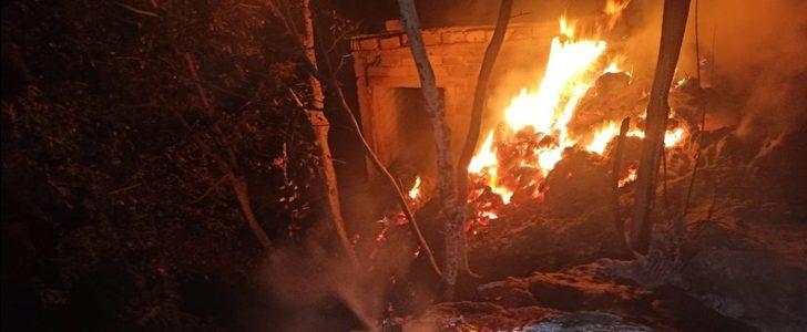 Çatak’ta ot ve ahır yangını G5