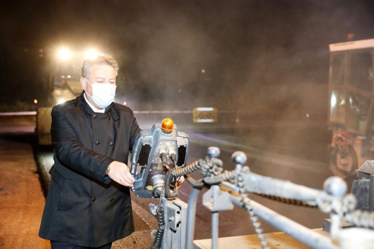 Melikgazi&rsquo;den gece asfalt mesaisi