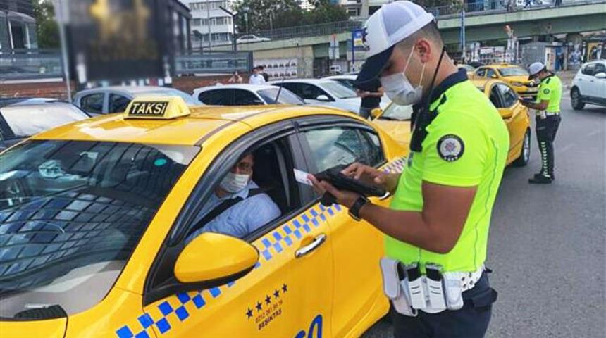 Koronavirüs denetimlerinde yüzlerce ulaşım aracı ve iş yerine ceza