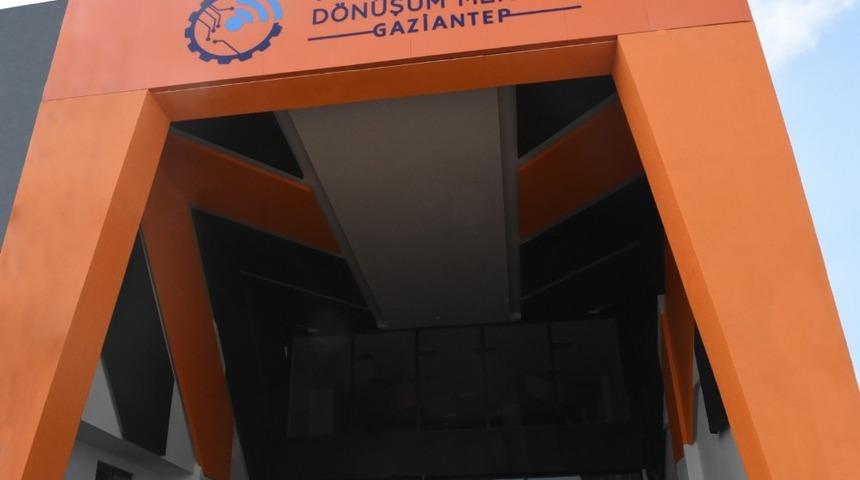 Yetkinlik ve Dijital Dönüşüm Merkezi hizmet vermeye başladı