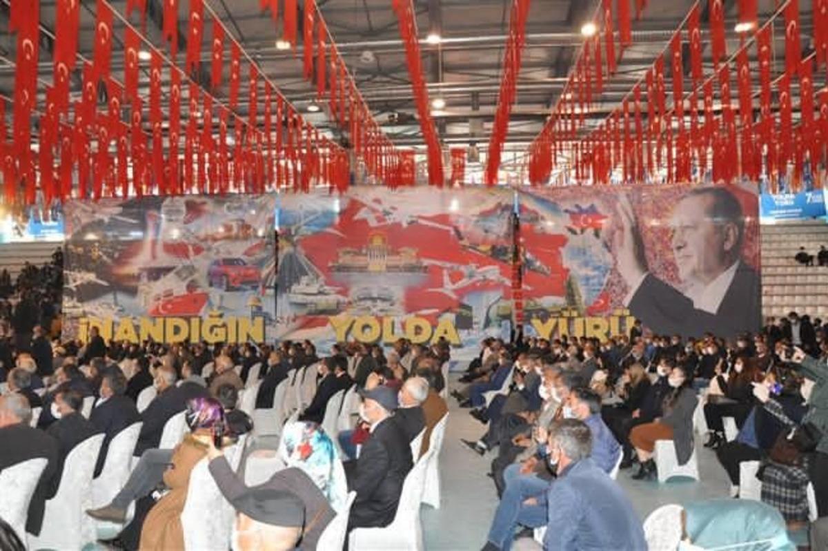 AK Parti Kars 7. Olağan Kongresi&rsquo;ne hazırlanan koreografi damga vurdu