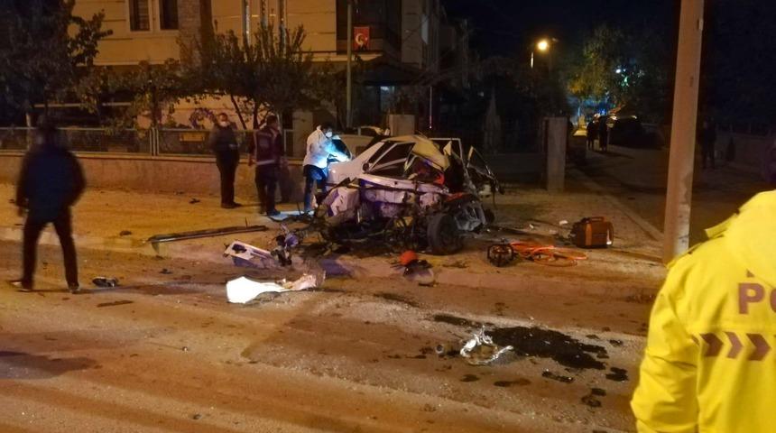 Yola çıkan kediye çarpmamak için canından oldu