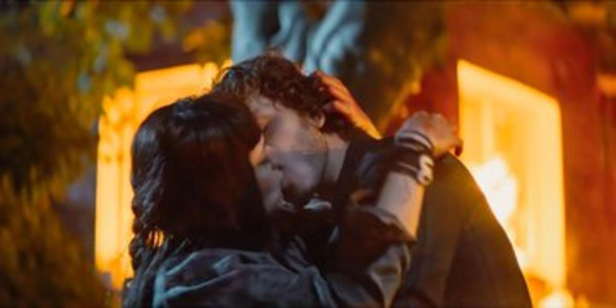 Boran Kuzum ve Miray Daner'in Saygı'daki k&uuml;vet sahnesi olay oldu