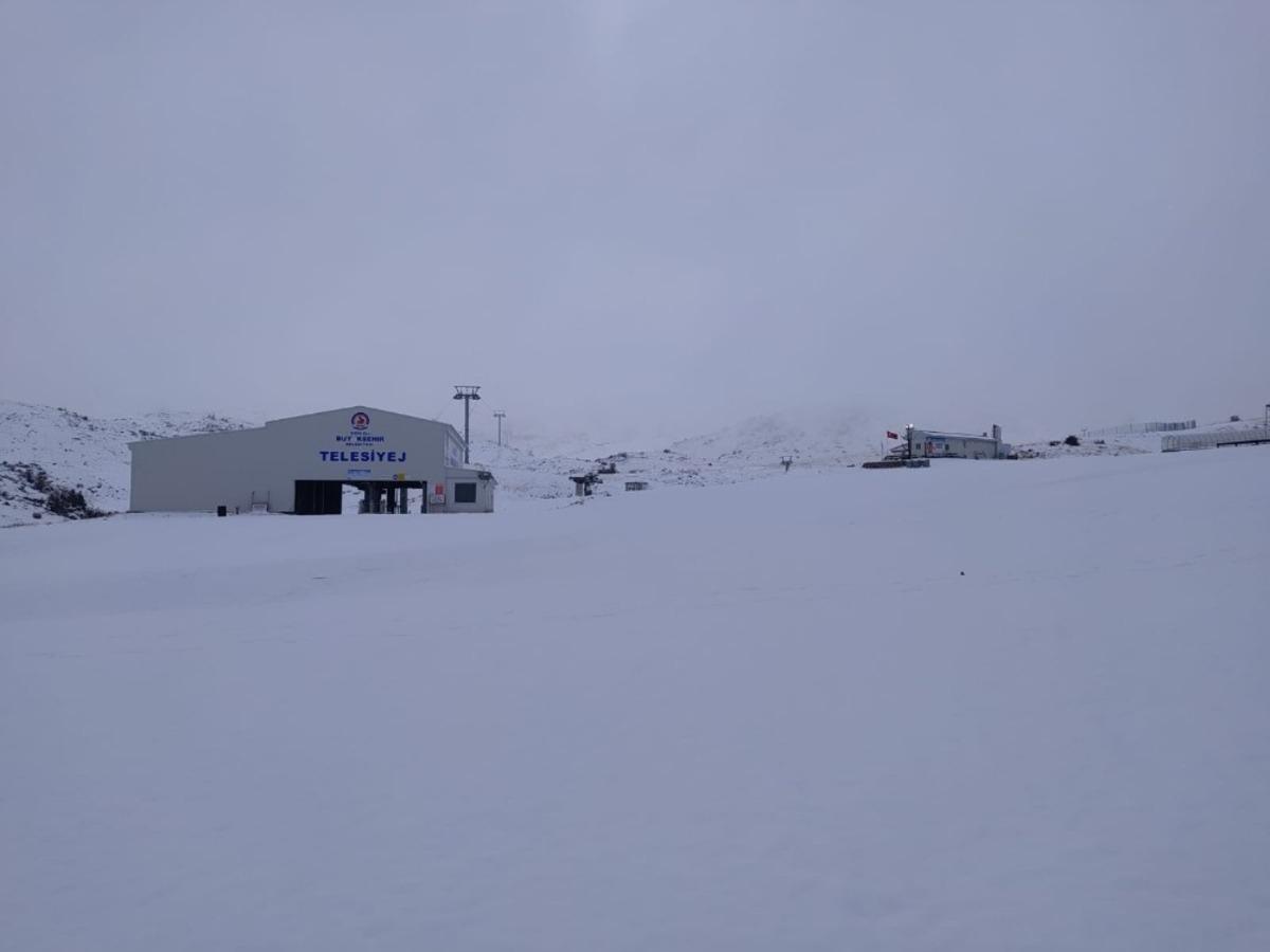 Denizli g&uuml;ne kar fotoğrafları ile uyandı