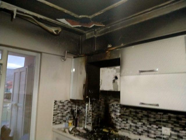 Ev yangını itfaiyenin müdahalesiyle söndürüldü