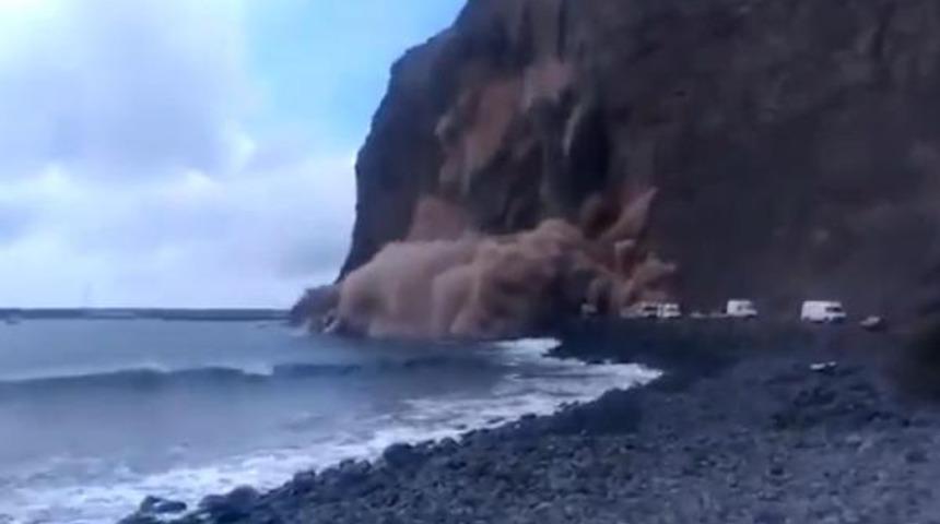 İspanya’daki adada kopan kaya kütlesinin çökme anı kamerada