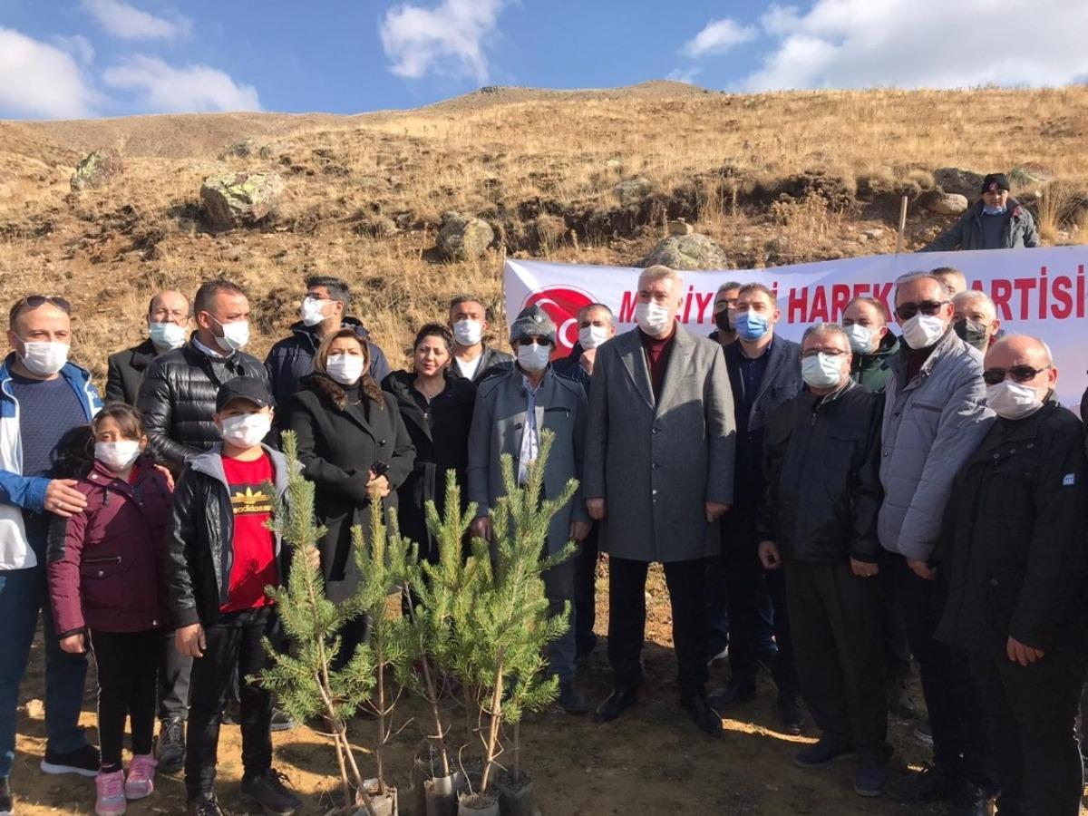 Milliyet&ccedil;i Hareket Partisi&rsquo;nden şehitler i&ccedil;in 406 fidan