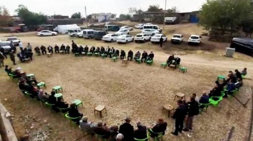 Diyarbakır'da husumetli iki aile törenle barıştı