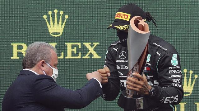 Hamilton kupasını aldı