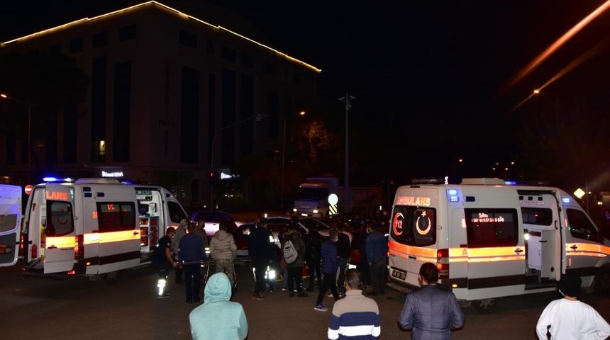 Muğla'da 1&rsquo;i &ccedil;ocuk 2 kişinin yaralandığı kazayı, film gibi izlediler