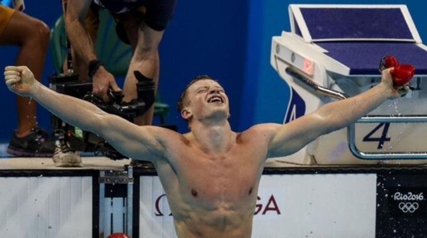 Büyük Britanyalı Adam Peaty, 100 metre kurbağalamada dünya rekoru kırdı