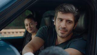 Alev Alev dizisi 3. bölümden ön izleme sahnesi yayınlandı! Rüya ve Ömer'in mahalle turu! Alev Alev 2. son bölümde neler oldu?