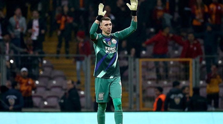 Muslera'dan Harun Tekin'e geçmiş olsun mesajı