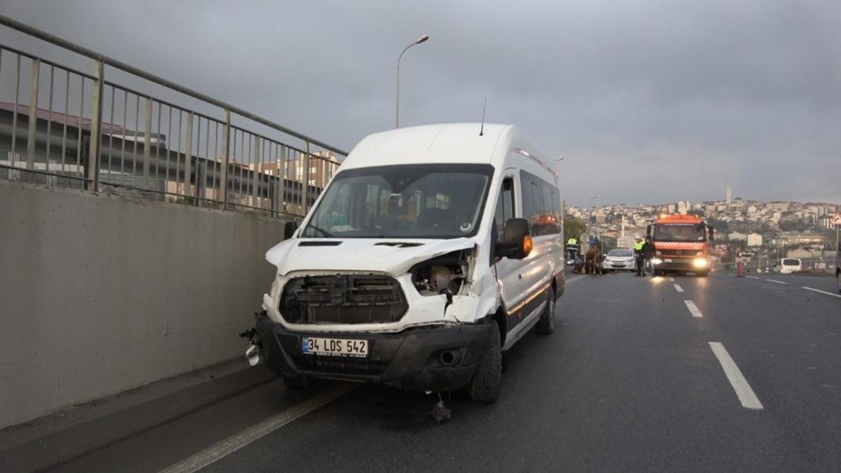 Başıboş dolaşan hayvanlara otomobil &ccedil;arptı: 1 hayvan telef oldu