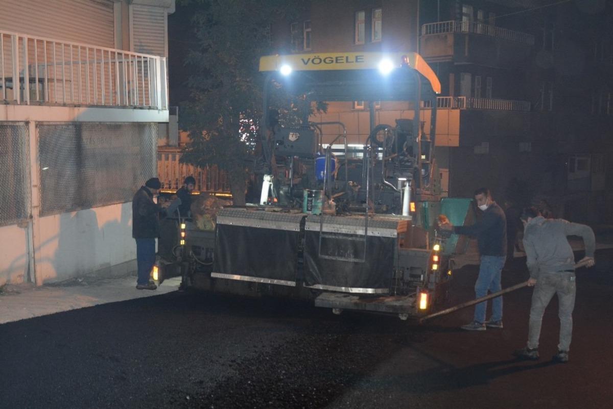 Hakkari&rsquo;de yol asfaltlama &ccedil;alışması