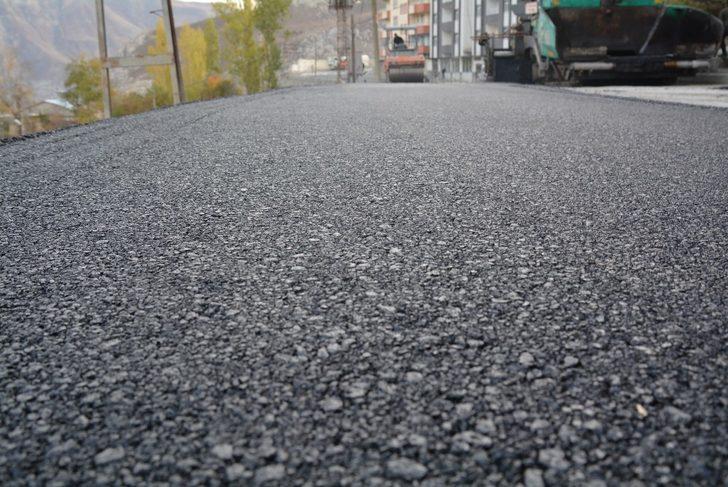 Hakkari’de yol asfaltlama çalışması G3