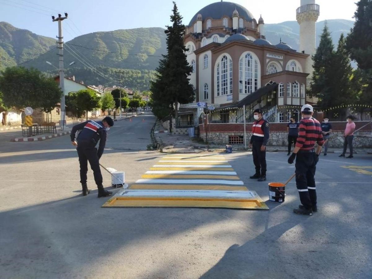 Jandarmadan &ldquo;&Ouml;ncelik yayanın, &ouml;ncelik hayatın&rdquo; uygulaması
