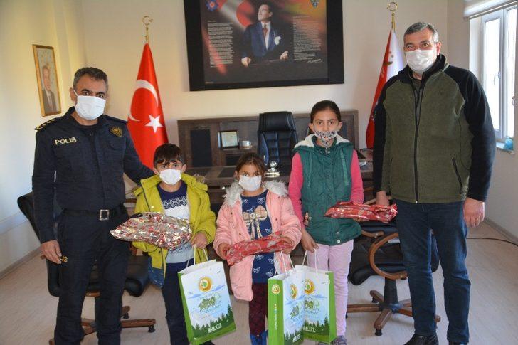 Emniyetin bahçesine gizlice ağaç dikmişlerdi; Emniyet Müdürü, makamında kabul etti G5