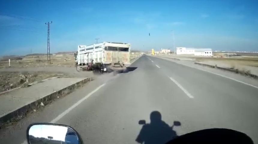 Kars’ta polisin ağır yaralandığı kaza kamerada