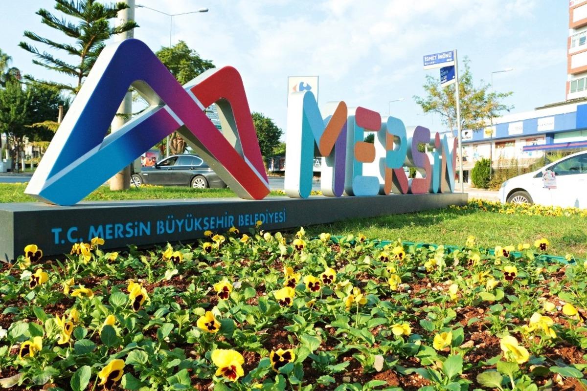 Mersin&rsquo;de 800 bin &ccedil;i&ccedil;ek toprakla buluşturulacak