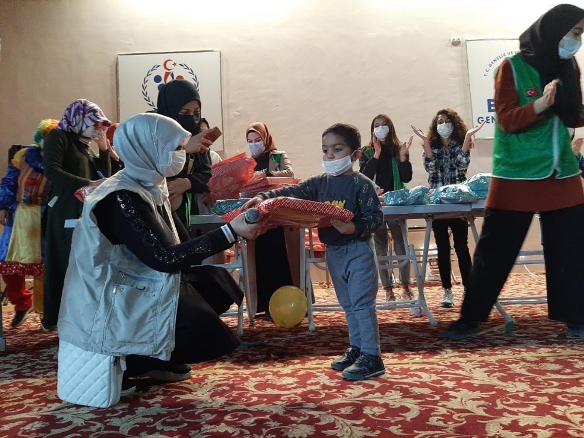 Elazığ&rsquo;da &ccedil;ocuklar oyuncak şenliği ile eğlendi