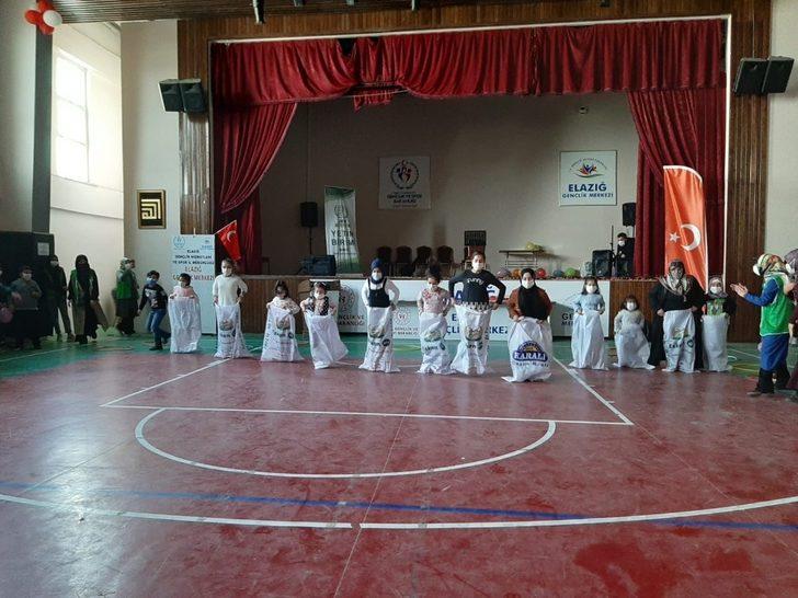 Elazığ’da çocuklar oyuncak şenliği ile eğlendi G3