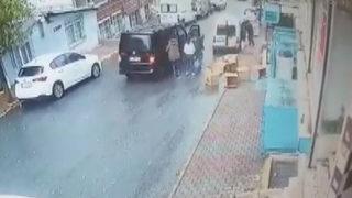 Gaziosmanpaşa'da hareketli anlar! Cadde savaş alanına döndü