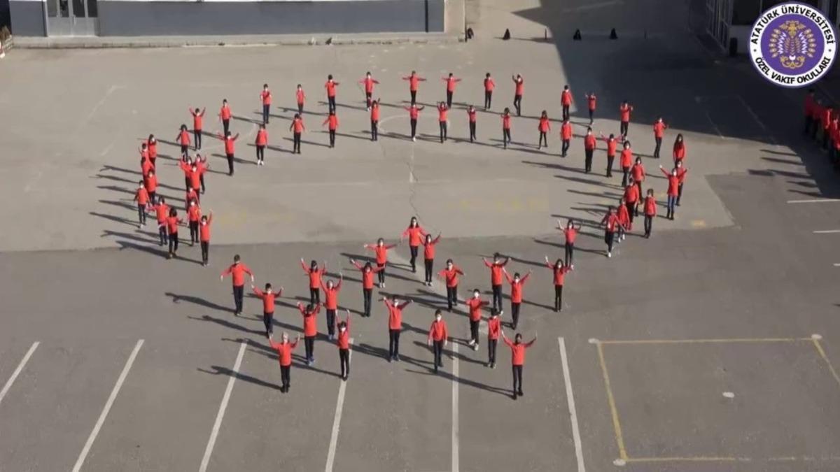 Minik &ouml;ğrenciler Karabağ zaferini coşkuyla kutladı