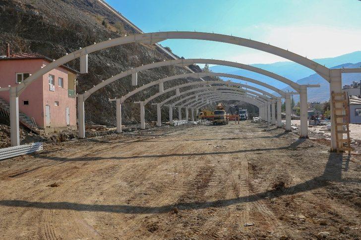 Yahyalı kapalı semt pazarı yapım çalışmaları hızla devam ediyor G2