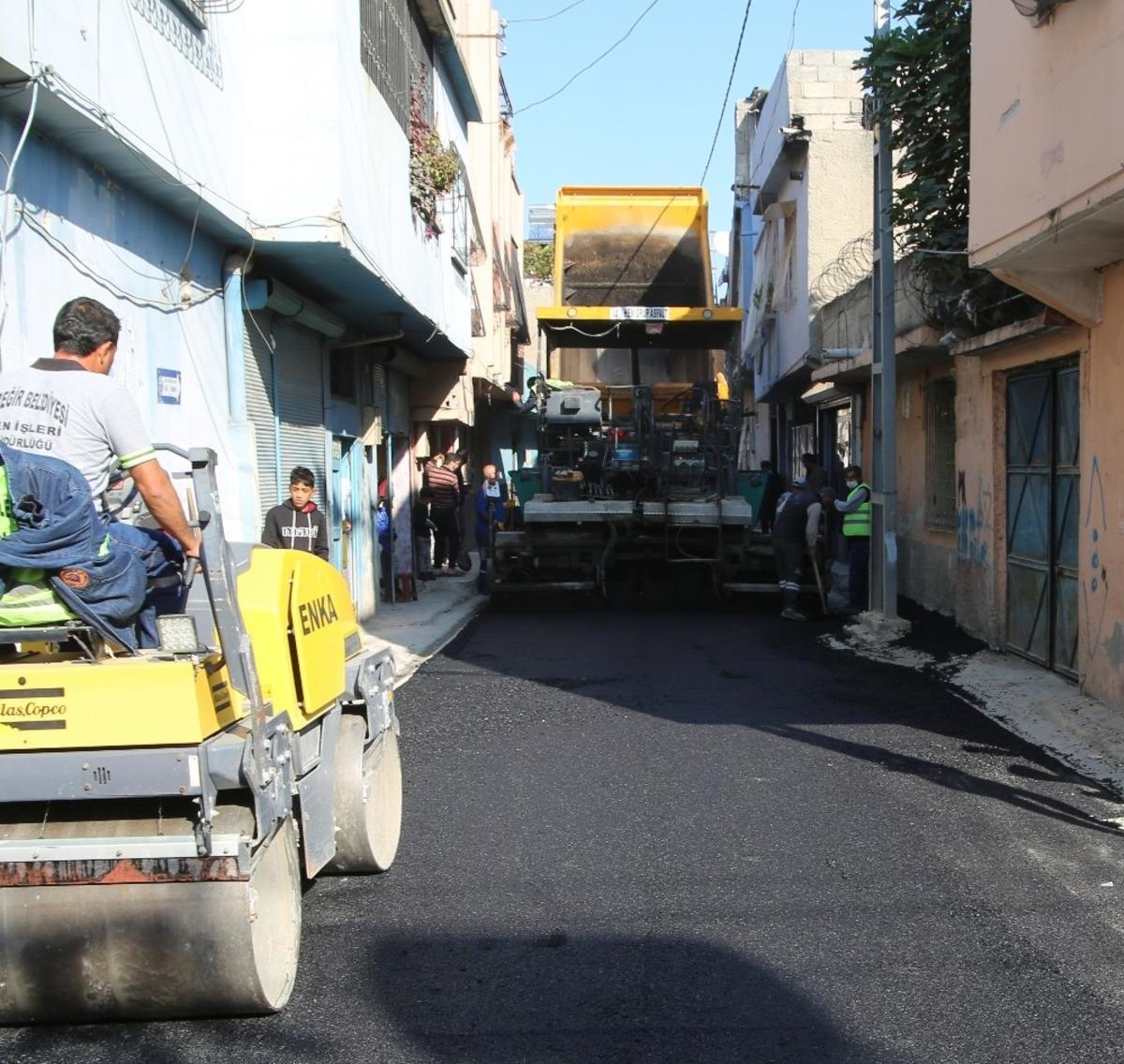 Y&uuml;reğir&rsquo;de asfalt &ccedil;alışmaları devam ediyor