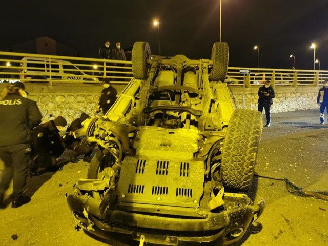 Karabük’te yoldan çıkan kamyonet İl Jandarma nizamiye girişine uçtu