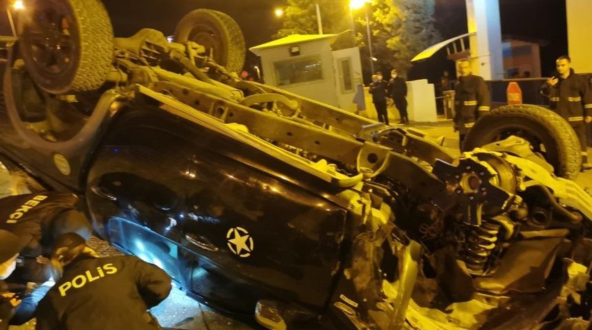 Karab&uuml;k&rsquo;te yoldan &ccedil;ıkan kamyonet İl Jandarma nizamiye girişine u&ccedil;tu