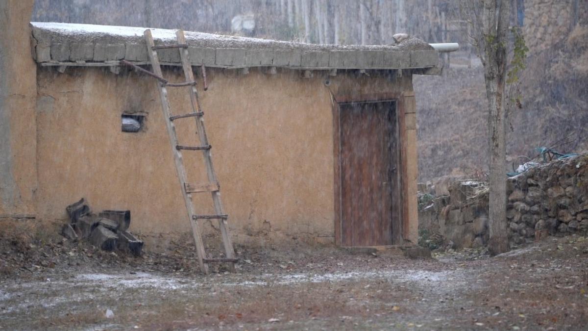 Y&uuml;ksekova&rsquo;da kar yağışı