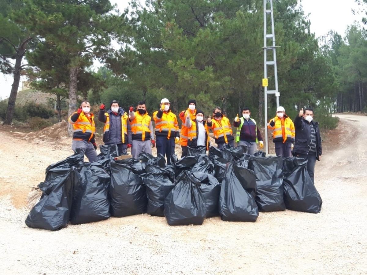 Bilecik Şehir Ormanı&rsquo;nda 74 torba &ccedil;&ouml;p toplandı