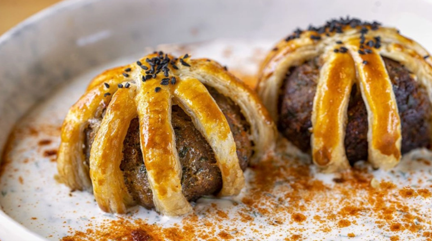 Mantar soslu kafes köfte nasıl yapılır? Gelinim Mutfakta mantar soslu kafes köfte tarifi nedir? Mantar soslu köfte malzemeleri nelerdir? İşte Gelinim Mutfakta mantar soslu kafes köfte tarifi...