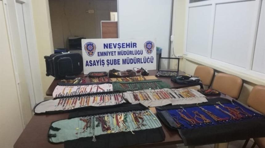 Nevşehir&rsquo;de tespih hırsızları yakalandı