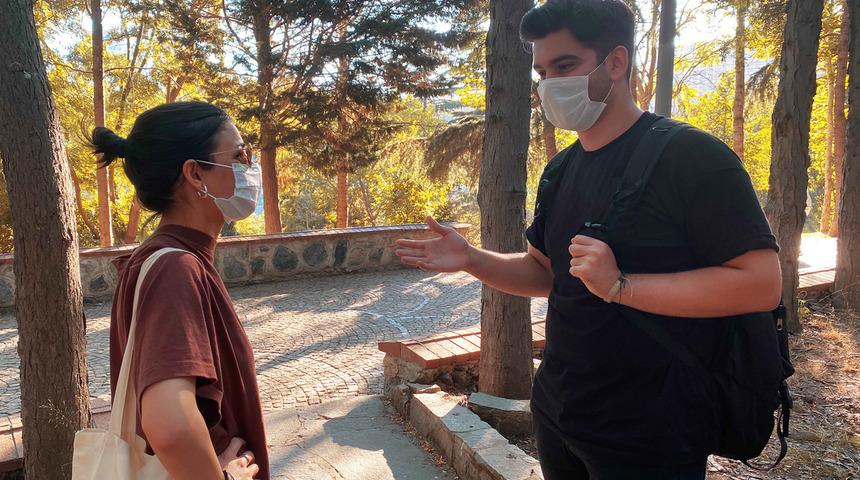 'Yüksek sesle konuşmak covid-19 bulaş riskini arttırıyor'