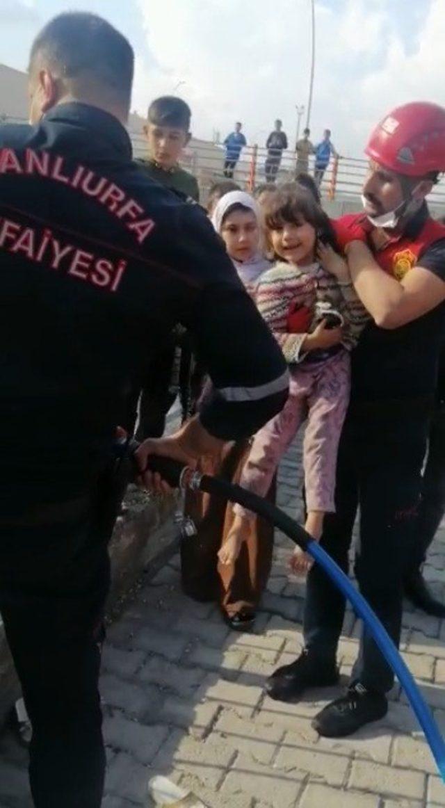 Kafası demir korkuluklara sıkıştı 1