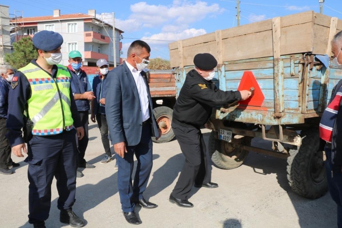 Reflekt&ouml;r taktılar g&ouml;r&uuml;n&uuml;r oldular