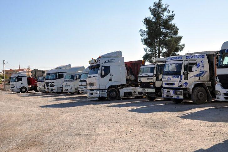 Gümrükte bekleyen şoförler eylem yaptı G3