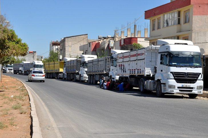 Gümrükte bekleyen şoförler eylem yaptı G4