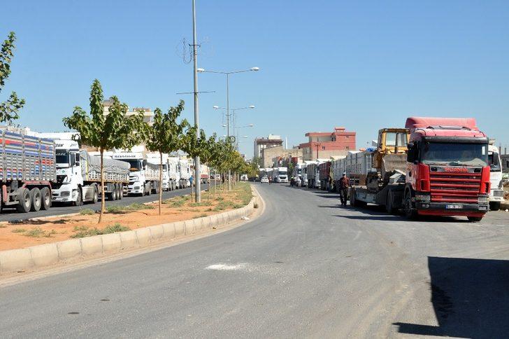 Gümrükte bekleyen şoförler eylem yaptı G5