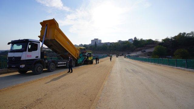 Millet caddesinde asfaltlama çalışması