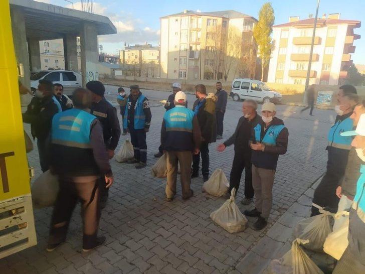 Çaldıran Belediyesinin ektiği patatesin hasadına başlandı G2